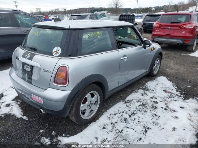 2008 MINI COOPER WMWMF33528TT59530 Photo 3