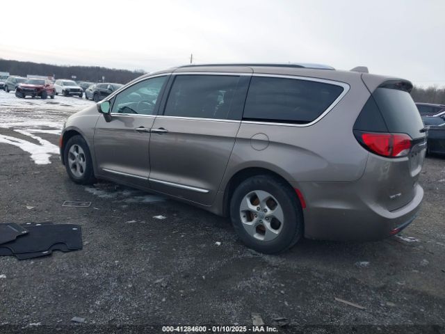 2017 CHRYSLER PACIFICA 2C4RC1EGXHR835504 Photo 2