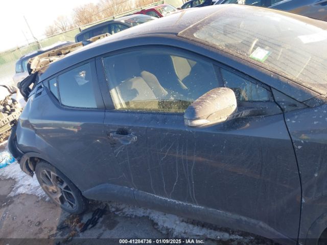 NMTKHMBX9JR049424 Toyota C-HR XLE