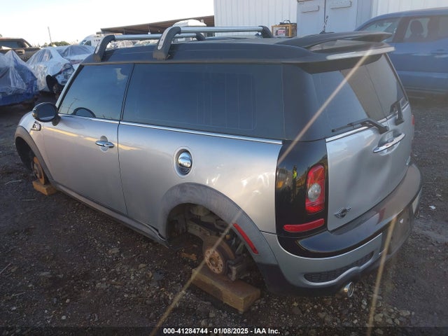 2009 MINI COOPER S CLUBMAN WMWMM33579TP73734 Photo 2