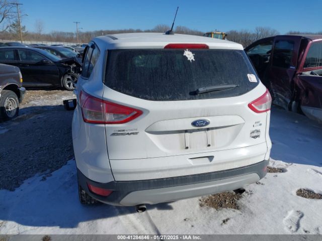 1FMCU9GXXGUB93569 Ford ESCAPE SE