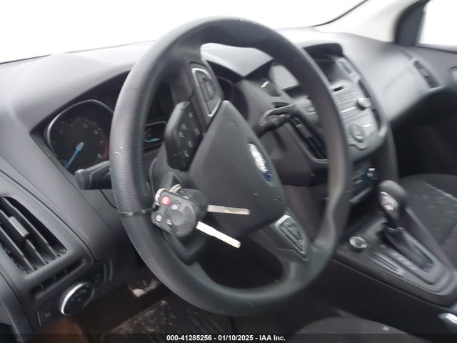 Ford FOCUS SE 2017 1FADP3F26HL315697 Image 11
