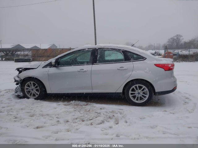 Ford FOCUS SE 2017 1FADP3F26HL315697 Image 14