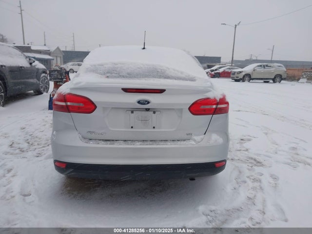 Ford FOCUS SE 2017 1FADP3F26HL315697 Image 16