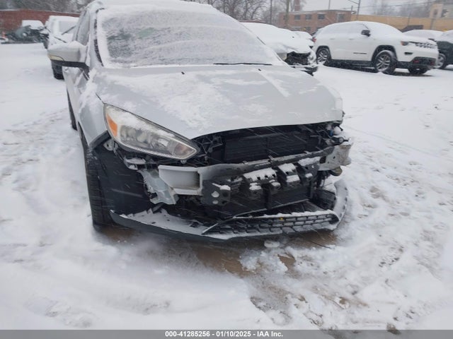 Ford FOCUS SE 2017 1FADP3F26HL315697 Image 17