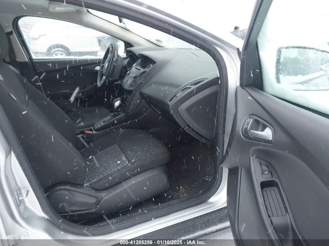 Ford FOCUS SE 2017 1FADP3F26HL315697 Image 5