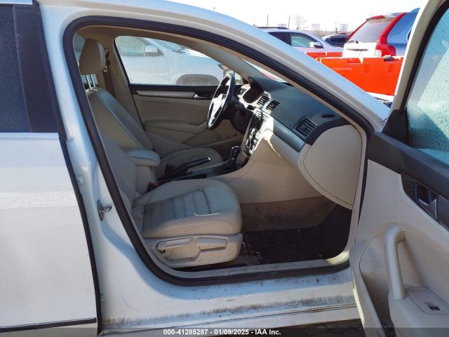 1VWBT7A3XFC072409 Volkswagen Passat 1.8t Se