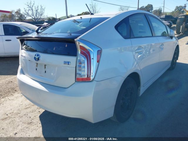 JTDKN3DUXF0462034 Toyota Prius Two