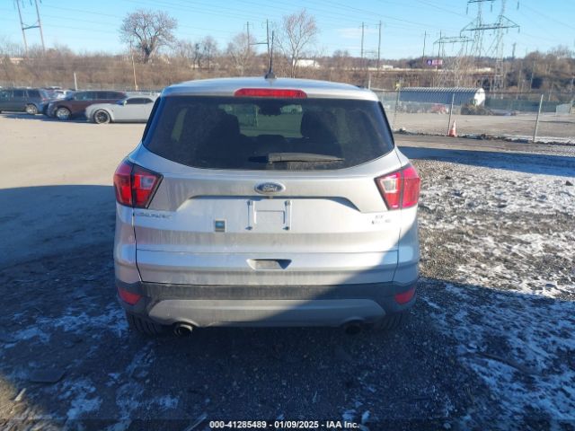 1FMCU9GD3KUA86796 Ford ESCAPE SE