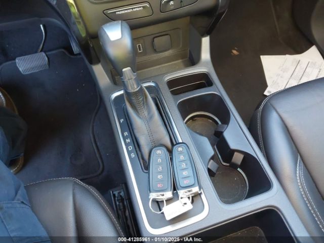 1FMCU0JDXHUD84534 Ford Escape Titanium