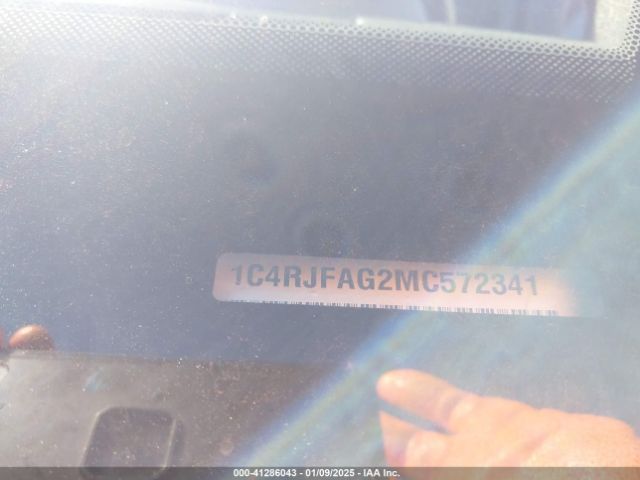 1C4RJFAG2MC572341 Jeep Grand Cherokee Laredo E 4x4