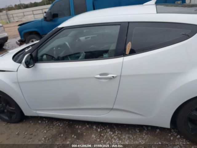 KMHTC6AD7EU217470 Hyundai Veloster Base W/gray