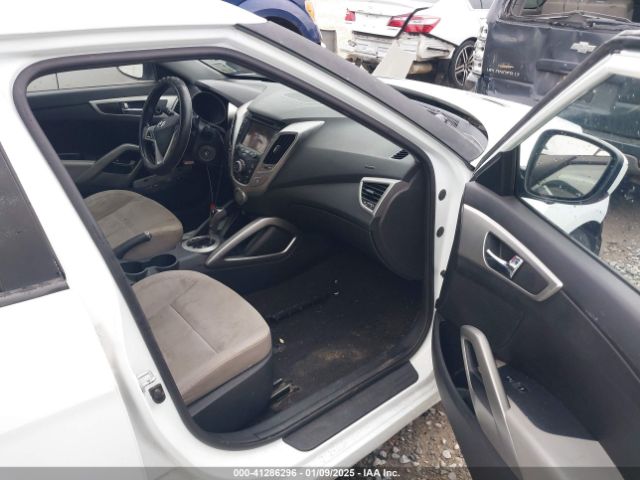 KMHTC6AD7EU217470 Hyundai Veloster Base W/gray
