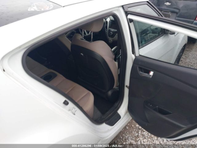 KMHTC6AD7EU217470 Hyundai Veloster Base W/gray