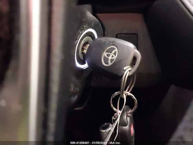 Toyota RAV4 LE 2017 JTMBFREV6HJ110914 Image 11