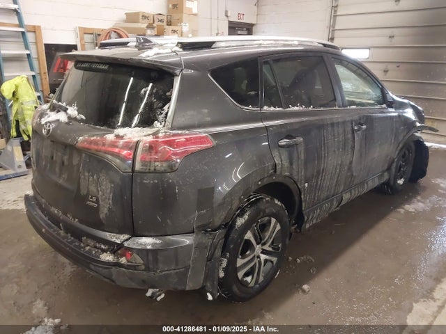 Toyota RAV4 LE 2017 JTMBFREV6HJ110914 Image 4