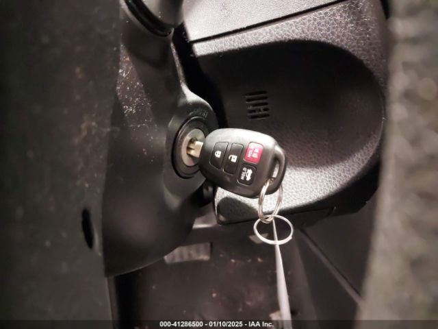 2T1BURHE6KC135767 Toyota COROLLA LE