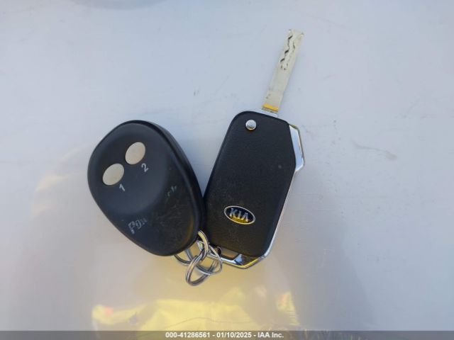 KNDJ23AU6L7071197 KIA Soul X-line