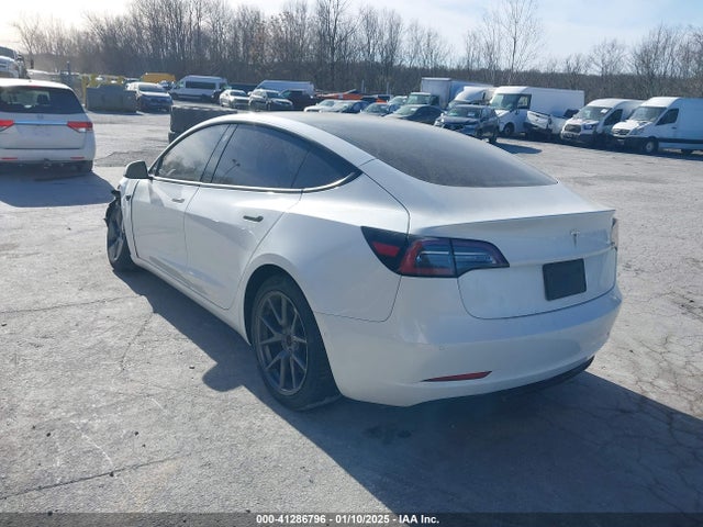 2022 TESLA MODEL 3 5YJ3E1EA2NF154885 Photo 2