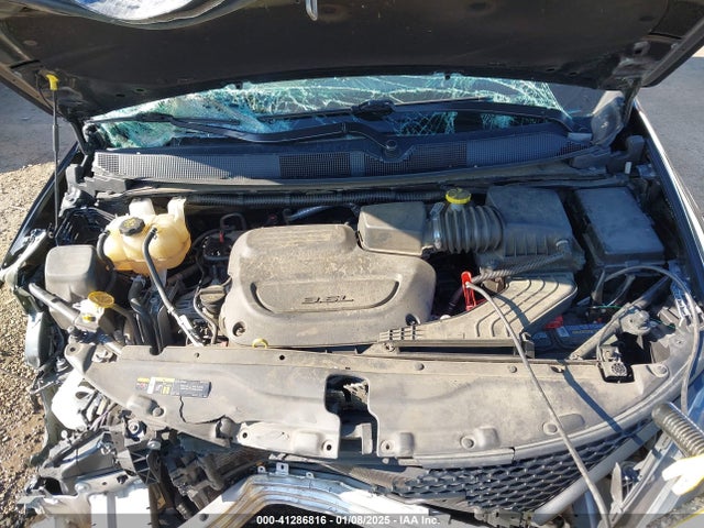2C4RC1CG3NR153028 Chrysler Voyager Lx