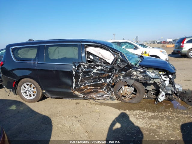 Chrysler Voyager Lx 2022 2C4RC1CG3NR153028 Image 14