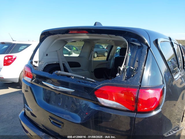 2C4RC1CG3NR153028 Chrysler Voyager Lx