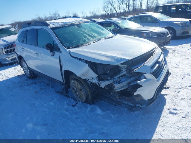 Subaru Outback 2.5i Premium 2018 4S4BSAFC5J3334420 Image 1