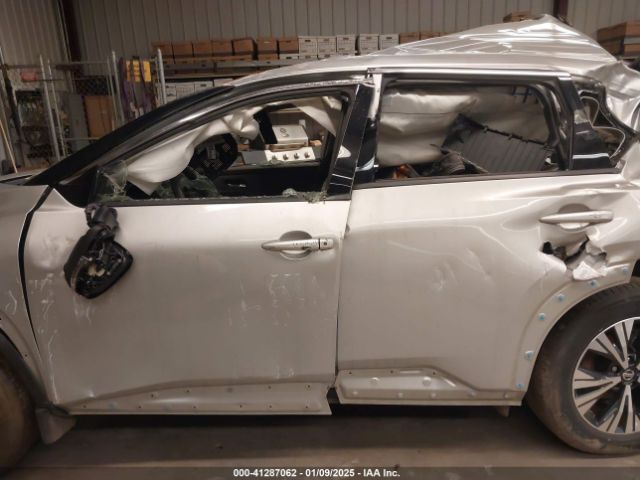 JN8AT3BB4MW218171 Nissan Rogue Sv Intelligent Awd