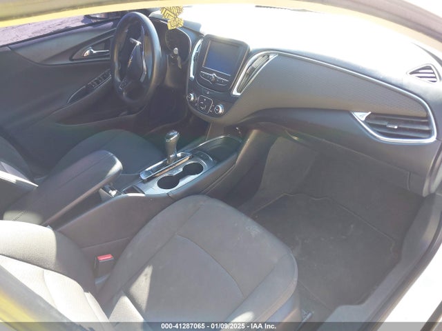 1G1ZD5ST2JF153664 Chevrolet MALIBU LT
