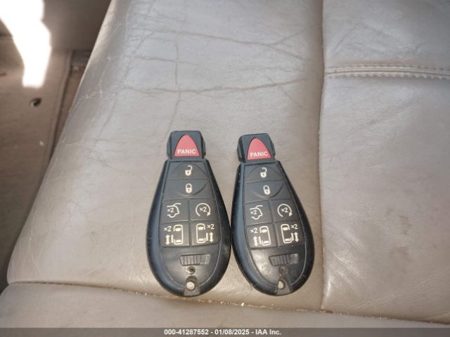 2C4RC1GG1ER364321 Chrysler Town & Country Limited