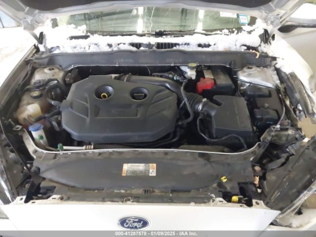 3FA6P0T92HR230818 Ford FUSION SE