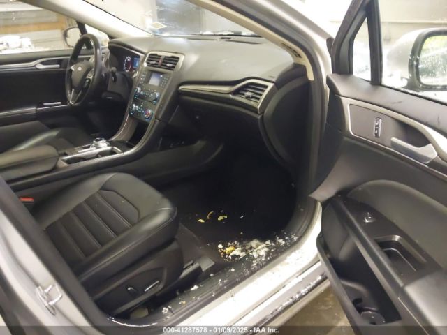 3FA6P0T92HR230818 Ford FUSION SE
