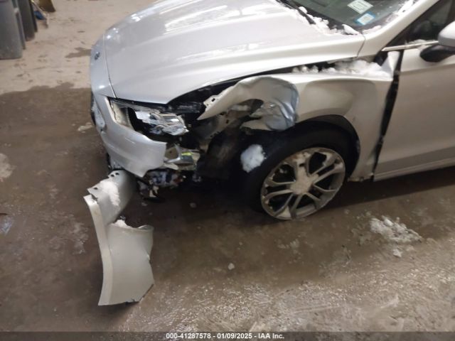 3FA6P0T92HR230818 Ford FUSION SE
