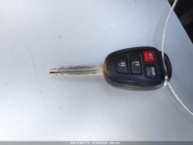 2T1BURHE9JC991059 Toyota COROLLA SE