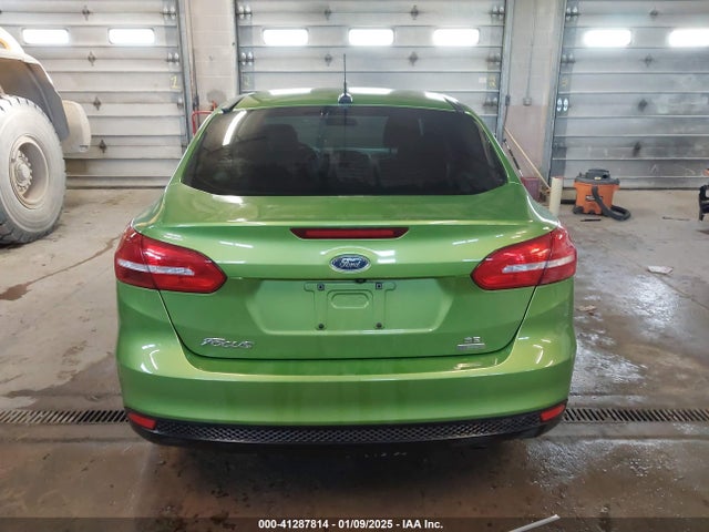 Ford FOCUS SE 2018 1FADP3FE3JL235354 Image 16