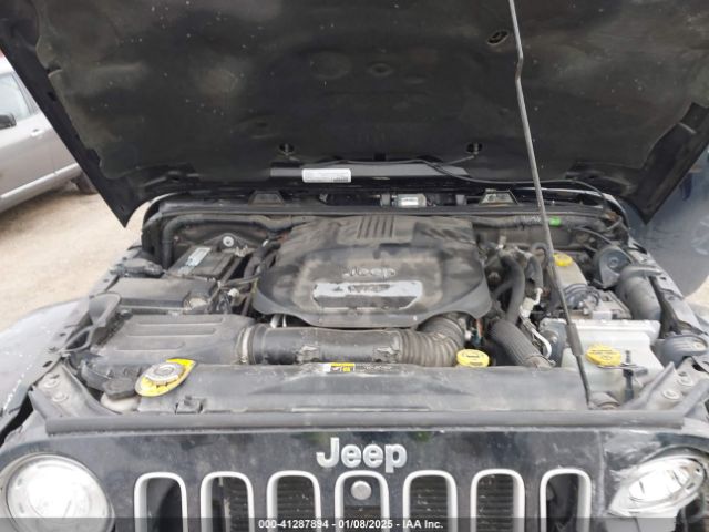 1C4BJWEG1JL843963 Jeep Wrangler Jk Unlimited Sahara