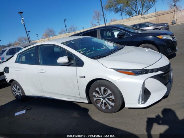 JTDKAMFP6N3226390 Toyota Prius Prime Le