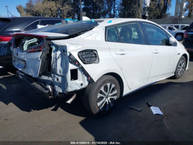 JTDKAMFP6N3226390 Toyota Prius Prime Le