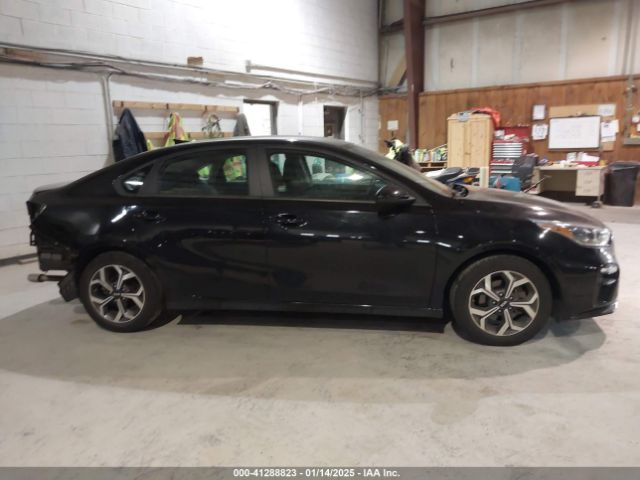 3KPF24AD1ME273698 KIA Forte Lxs