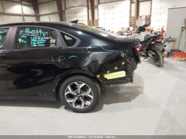 3KPF24AD1ME273698 KIA Forte Lxs
