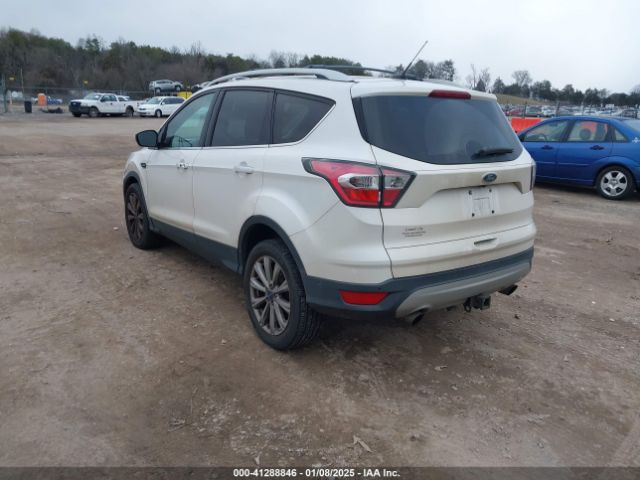 1FMCU9J95HUA19100 Ford Escape Titanium