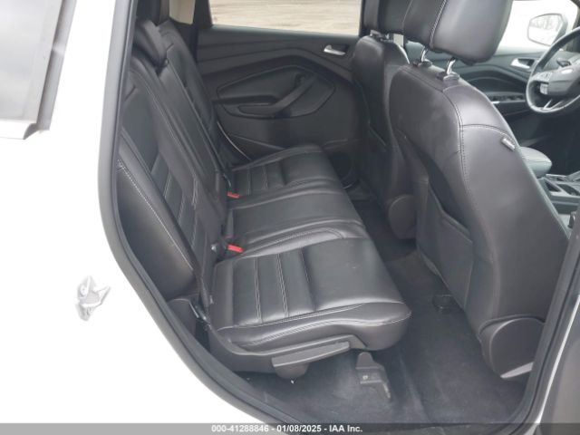 1FMCU9J95HUA19100 Ford Escape Titanium
