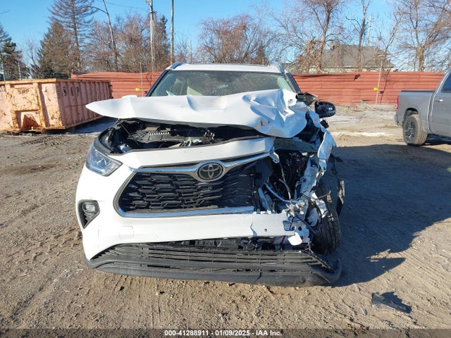 Toyota Highlander Limited 2024 5TDKDRBH7RS545191 Image 12