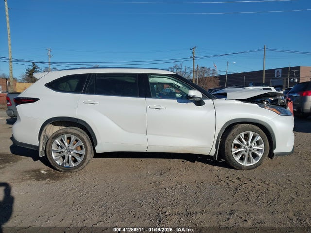 Toyota Highlander Limited 2024 5TDKDRBH7RS545191 Image 13