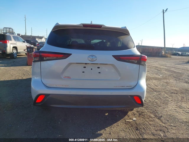 Toyota Highlander Limited 2024 5TDKDRBH7RS545191 Image 16