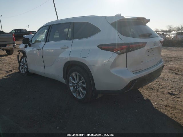 Toyota Highlander Limited 2024 5TDKDRBH7RS545191 Image 3