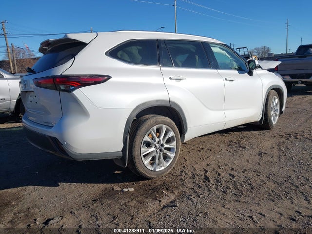 Toyota Highlander Limited 2024 5TDKDRBH7RS545191 Image 4
