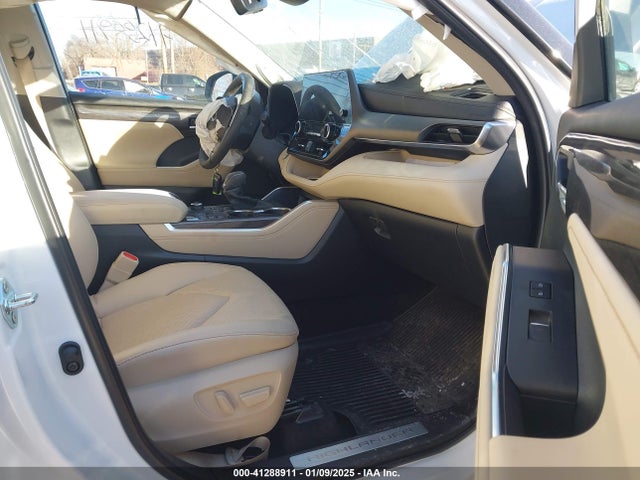 Toyota Highlander Limited 2024 5TDKDRBH7RS545191 Image 5
