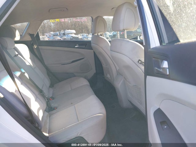 KM8J23A47HU291596 Hyundai TUCSON SE