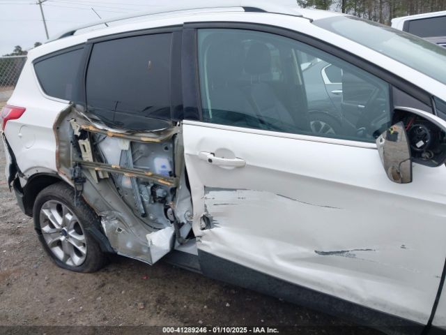 1FMCU9J99EUC64140 Ford Escape Titanium